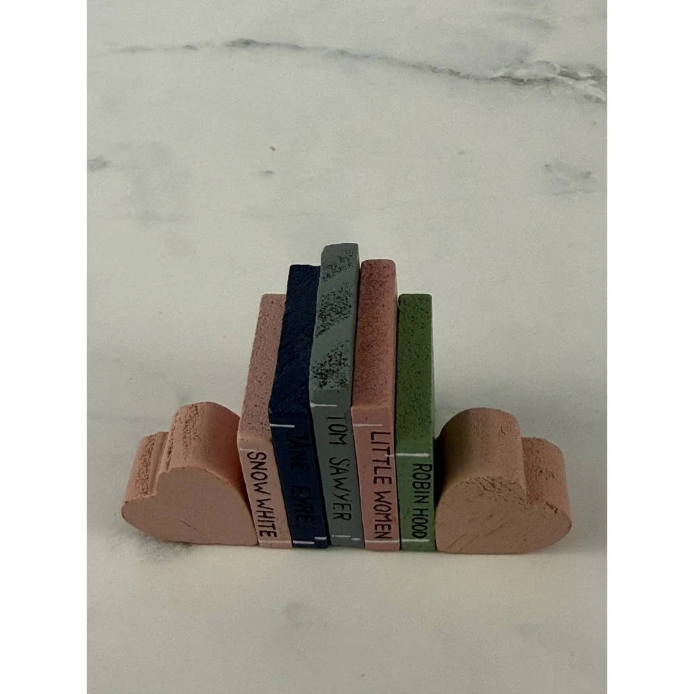 Tiny Wooded Bookshelf Miniature One piece with Heart Book Ends 1:12 scale